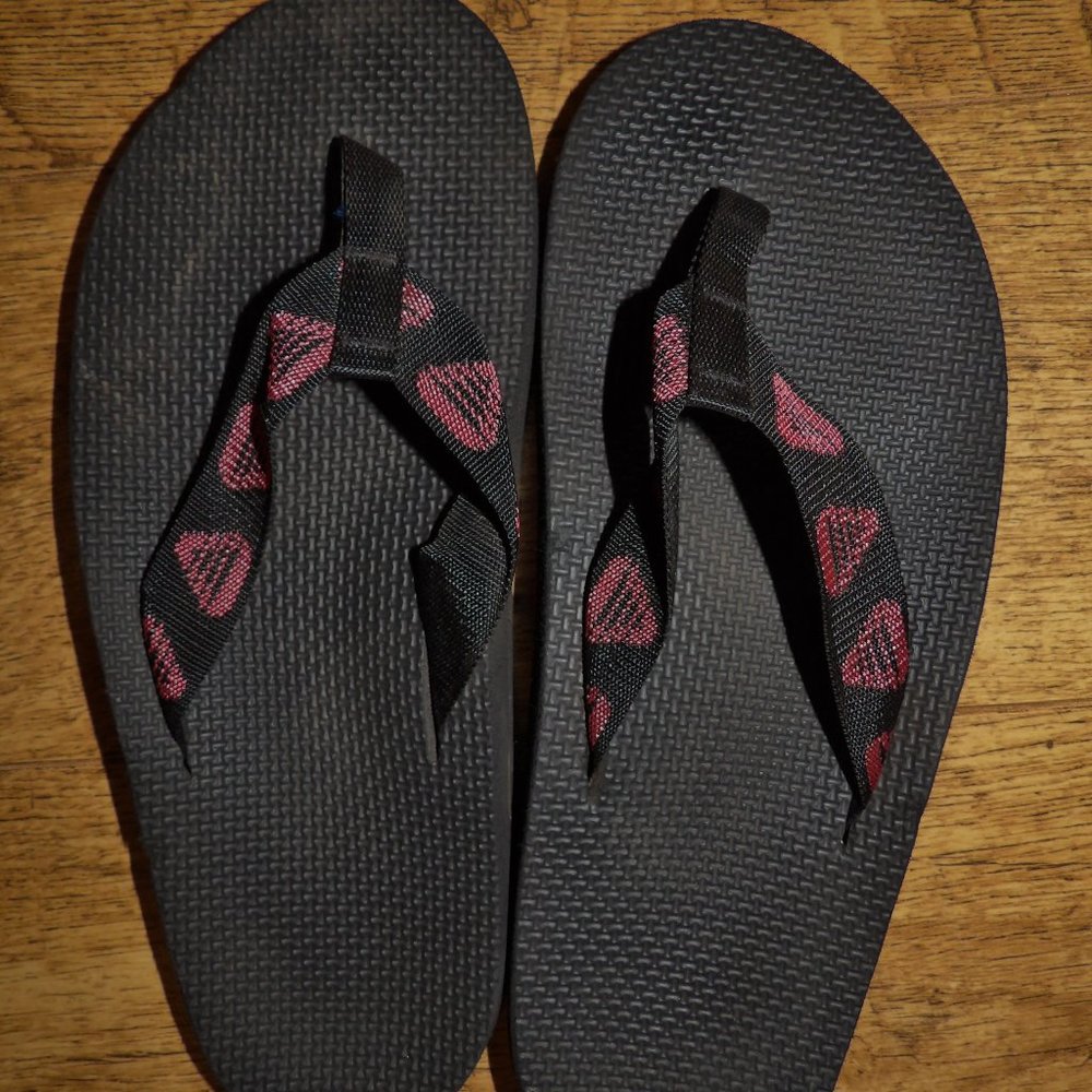 Island Pro Hawaii Black & Red Flip Flops Sandals 9